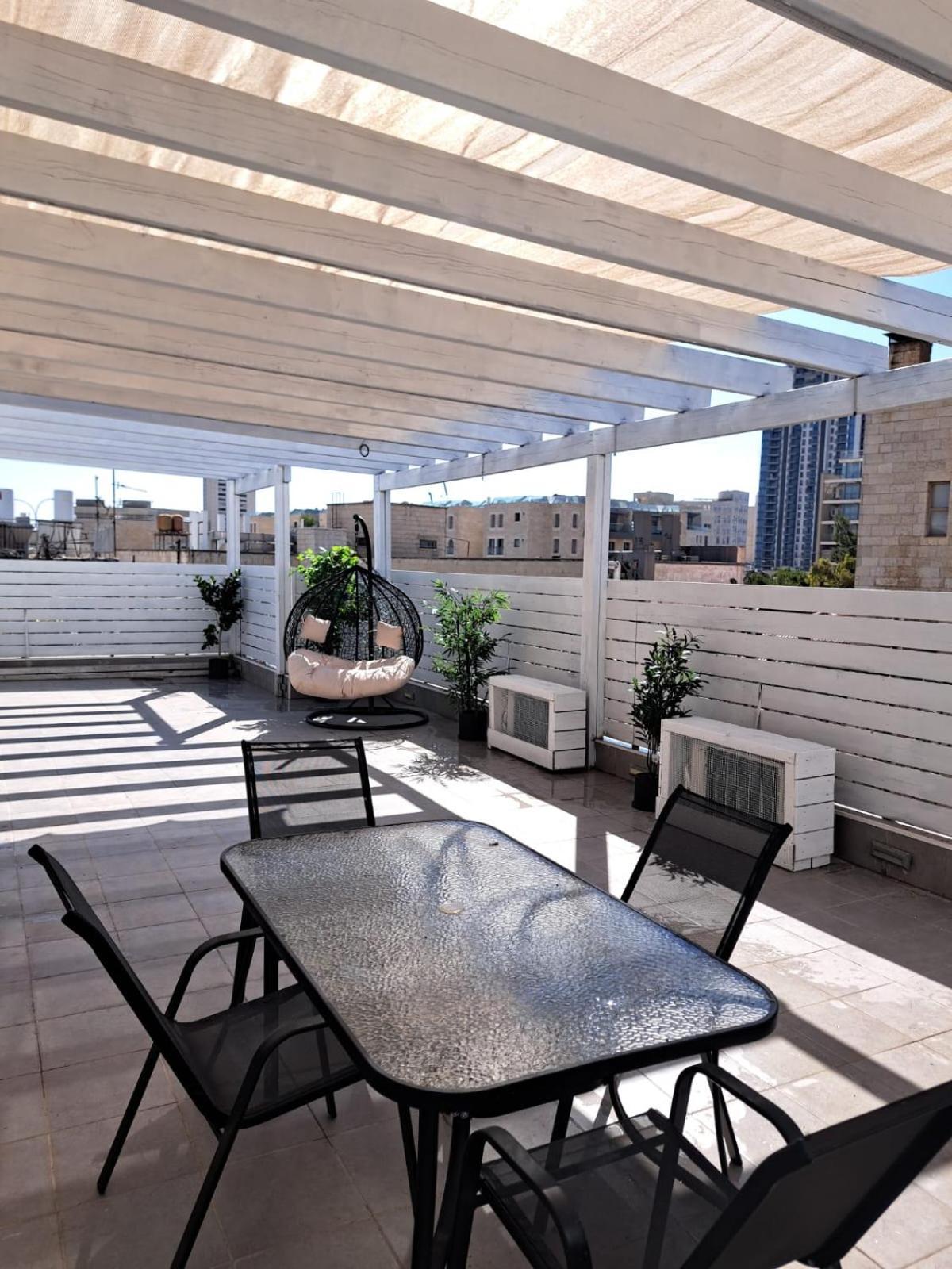 Authentic One Bedroom Apartment In City Center Jerusalem Exteriör bild