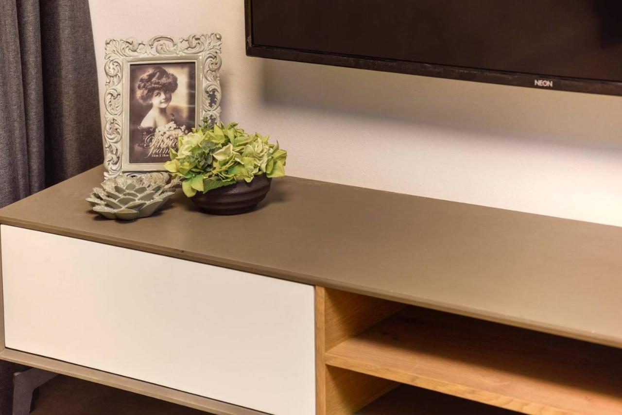 Authentic One Bedroom Apartment In City Center Jerusalem Exteriör bild