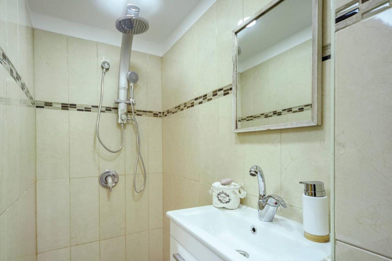 Authentic One Bedroom Apartment In City Center Jerusalem Exteriör bild